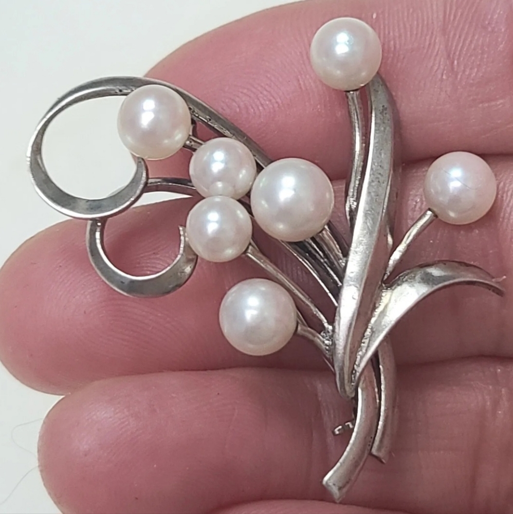 MIKIMOTO Sterling Silver PEARL BROOCH 7 Akoya Japanese PEARL 7.4 G 1.75" BS3